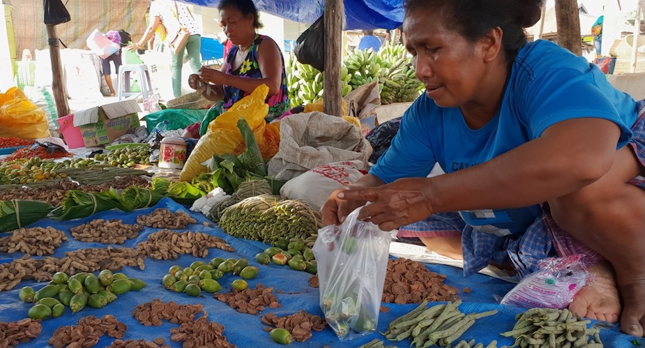 Market traders /Victoria Kumala Sakti